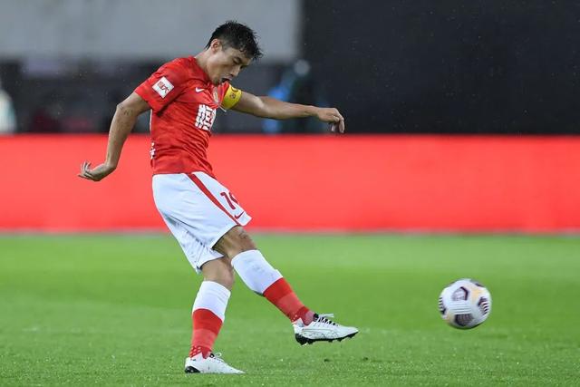 欧冠-哈兰德福登破门 曼城3-2莱比锡锁定小组第一