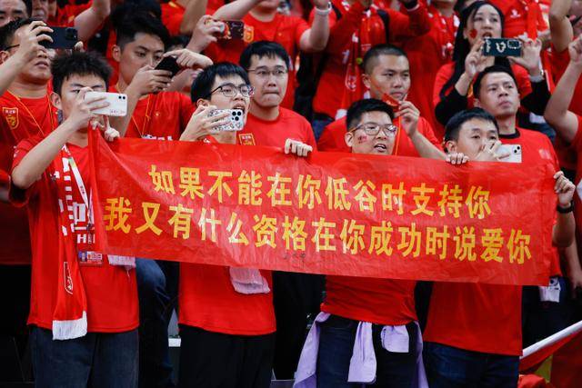 祝贺！举重世青赛叶馨烨创世界纪录摘金